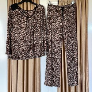 Carole Hochman 2 piece pajama set size medium leopard print